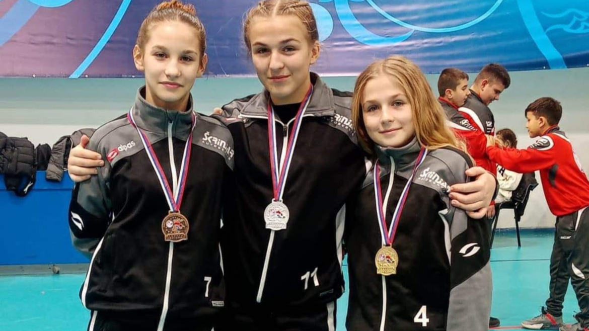 Mlade nade hrvanja – djevojke se s odličjima vraćaju u Petrinju